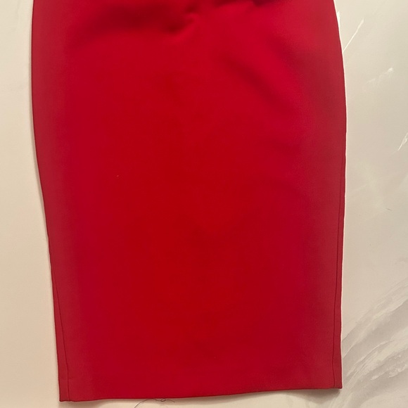 Zara Elegant Red Off-Shoulder Dress - Picture 3 of 8